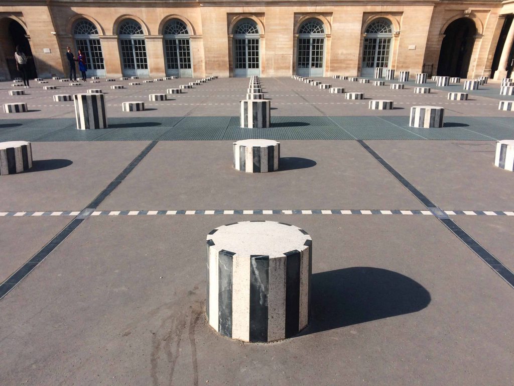 パリの公園／パレ・ロワイヤル／ビュランの円柱