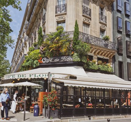 パリの老舗カフェ、カフェ・ド・フルール