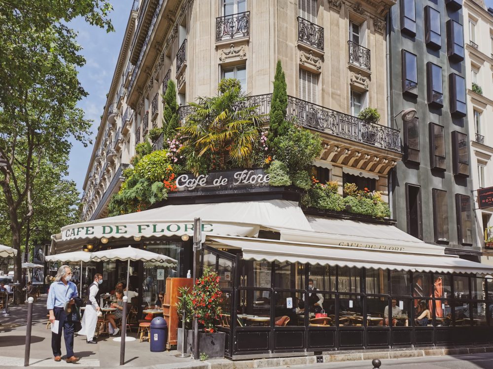 パリの老舗カフェ カフェ・ド・フルール サン・ジェルマン・デ・プレ