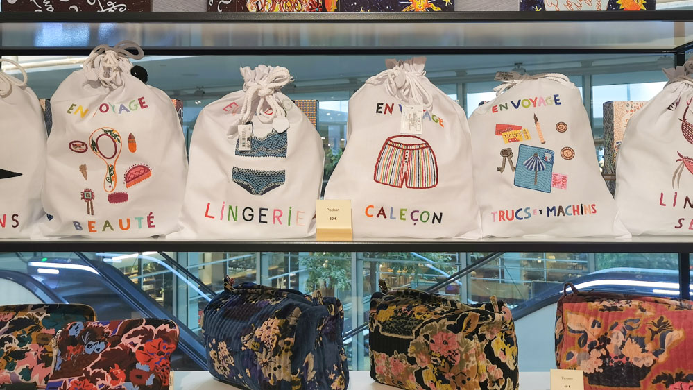 フラゴナールの刺繍ポーチ