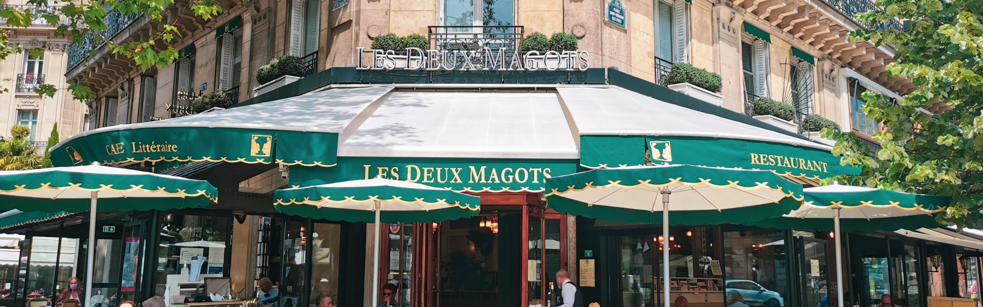 パリの老舗カフェ、レ・ドゥ・マゴ