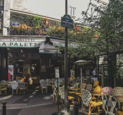 パリの老舗カフェ「ラ・パレット」