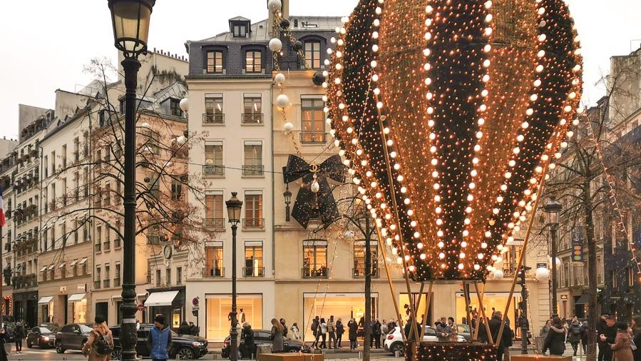 フランス、パリのクリスマスイルミネーション