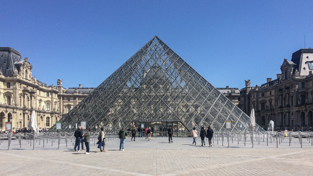 フランス
パリ
ルーヴル美術館
ピラミッド