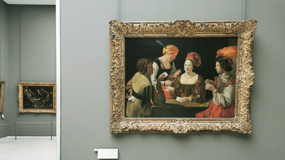 パリのルーヴル美術館に展示されているいかさま師