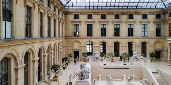 フランス　パリ　ルーヴル美術館