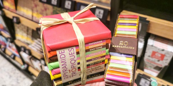 パリのチョコレートショップ、プラリュのタブレットチョコレート。バラマキ土産にぴったりなセット売り。