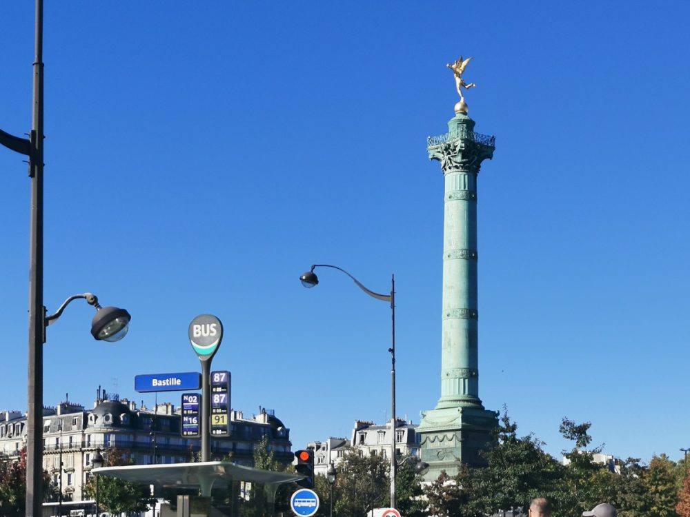 パリ　バスティーユ広場