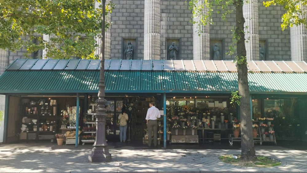 パリ　マドレーヌ広場の花市場