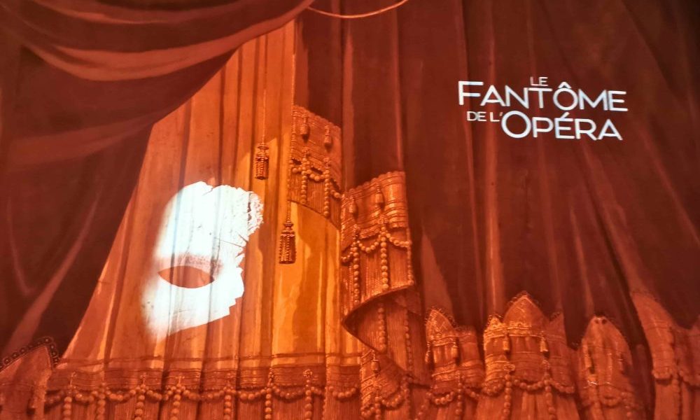 パリの劇場「アントワーヌ劇場」で上演中の「オペラ座の怪人」