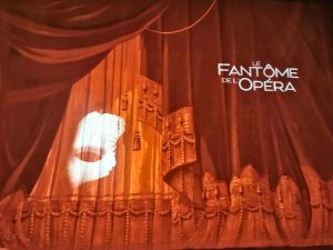 パリの劇場「アントワーヌ劇場」で上演中の「オペラ座の怪人」