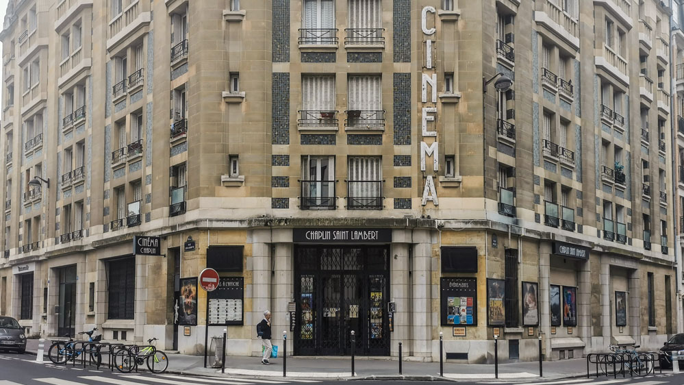 レトロな雰囲気のパリの独立系シネマ。